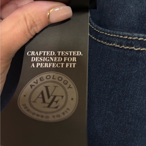 New with tags, womens size 16P avenue skinny jeans, #A1009 - Picture 4 of 8